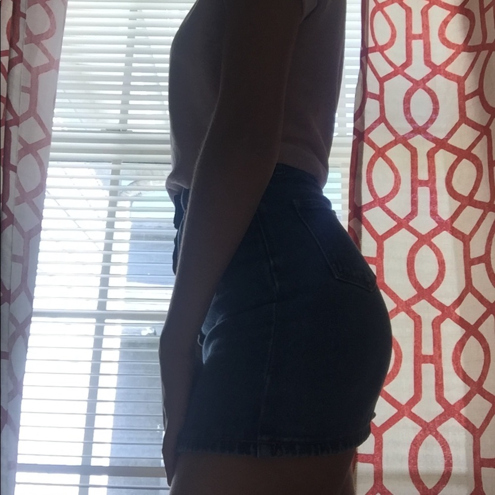Dark blue high waited button down skirt.